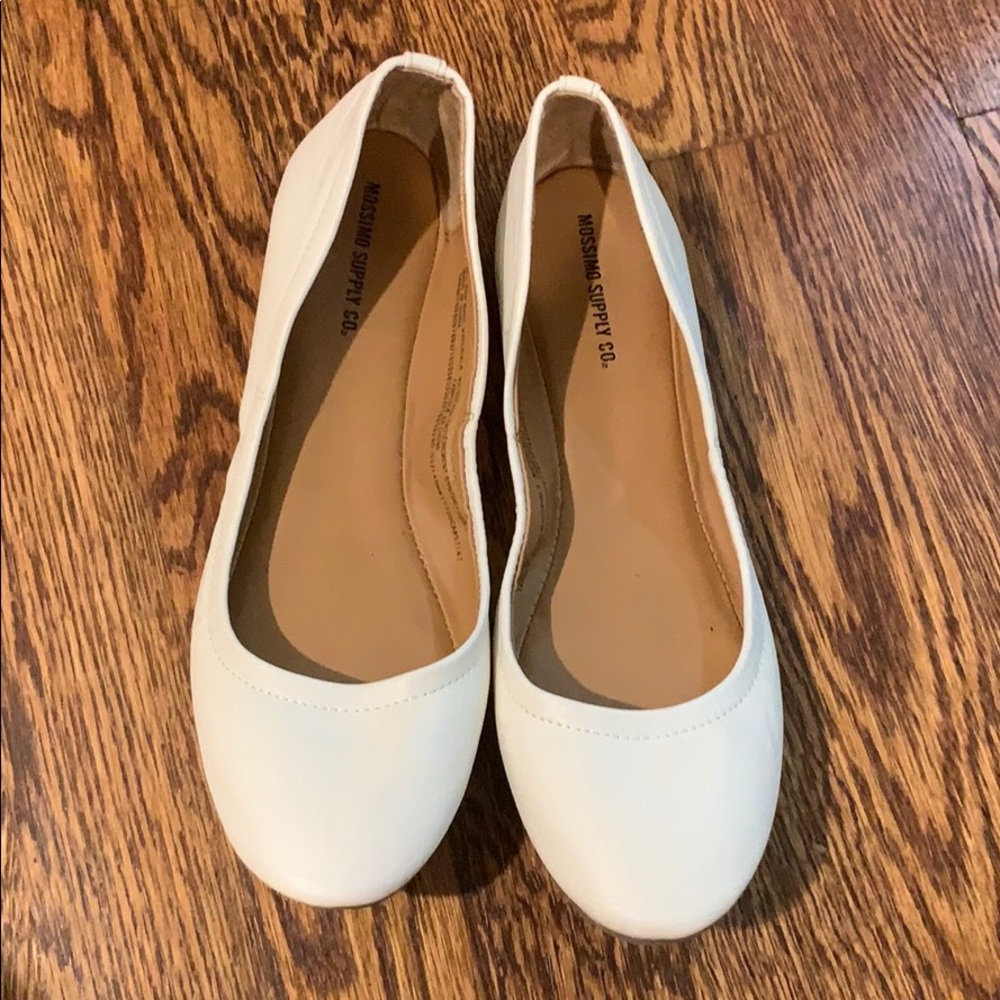 Mossimo Supply Co White flats